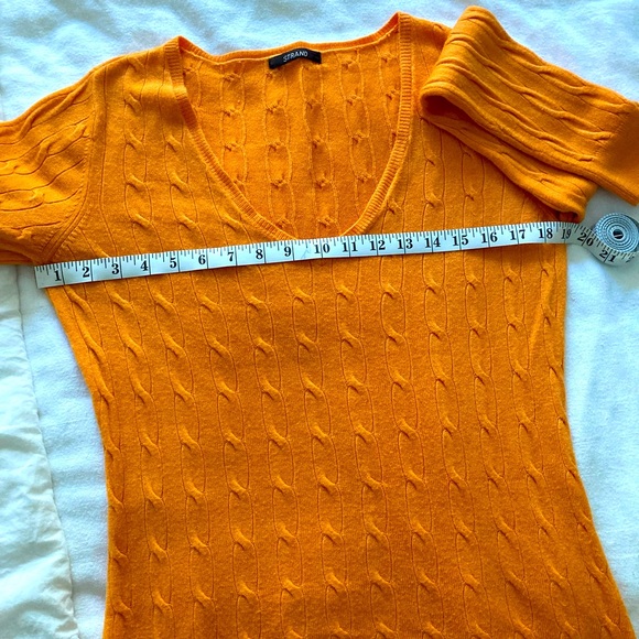 Great condition,Orange Sweater - Picture 4 of 5